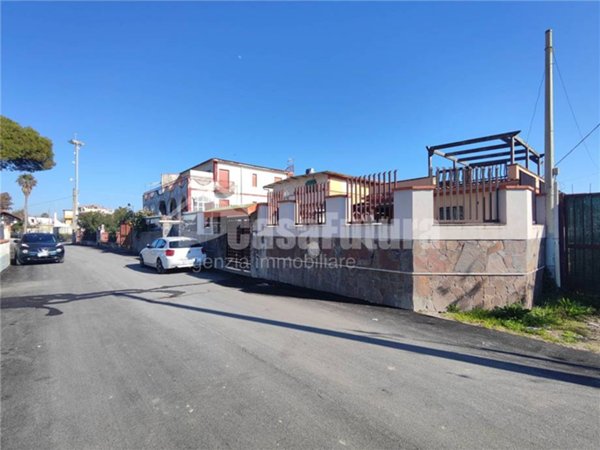 casa indipendente in vendita a Castel Volturno