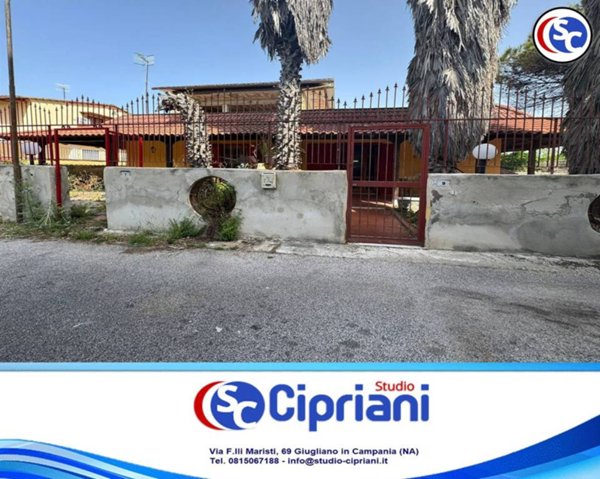 casa indipendente in vendita a Castel Volturno
