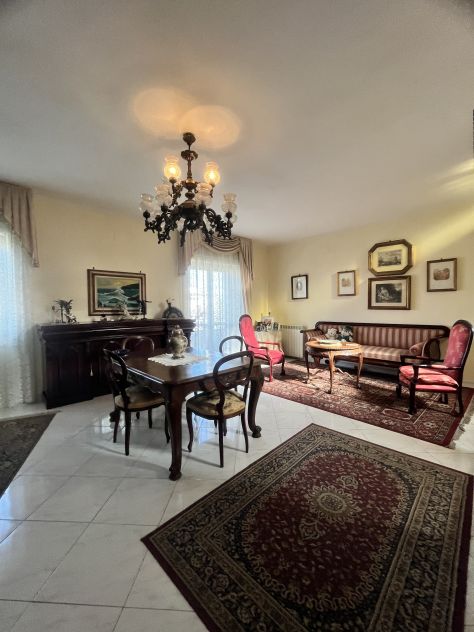 casa indipendente in vendita a Castel Volturno