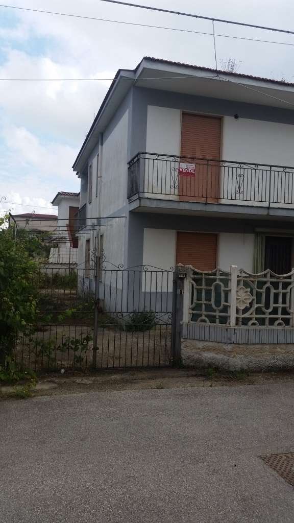 casa indipendente in vendita a Castel Volturno