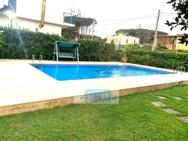 casa indipendente in vendita a Castel Volturno in zona Pineta Grande