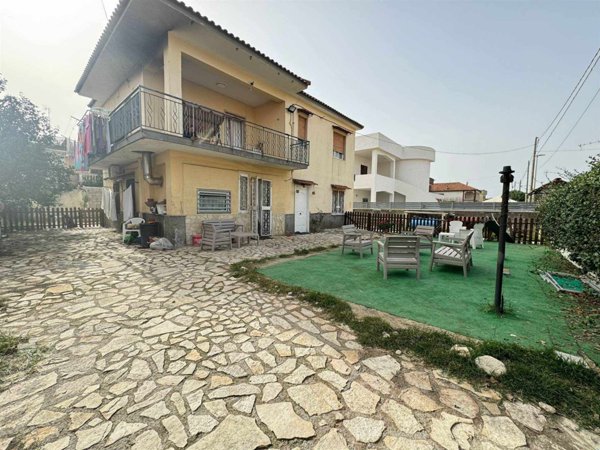 casa indipendente in vendita a Castel Volturno