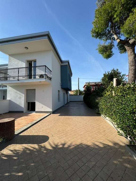 casa indipendente in vendita a Castel Volturno