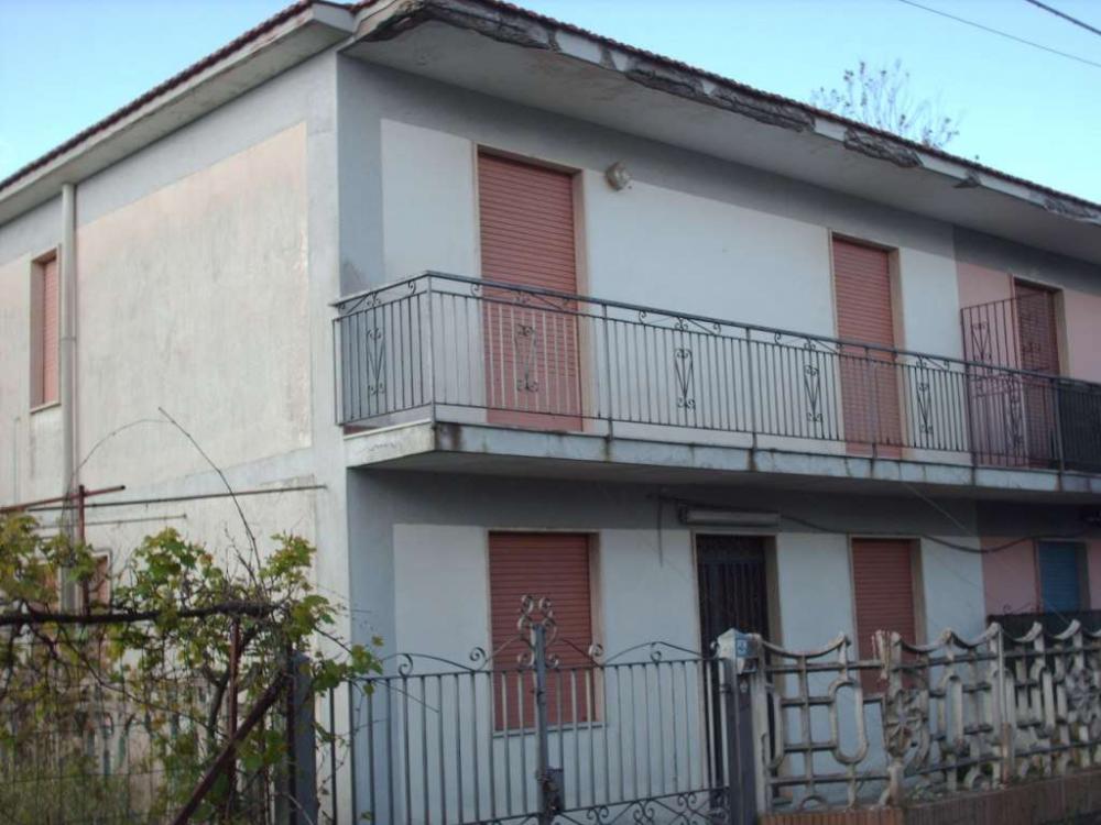 casa indipendente in vendita a Castel Volturno