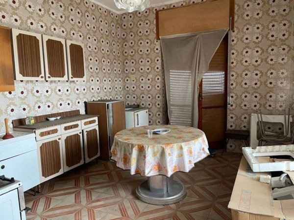intera palazzina in vendita a Castel Volturno