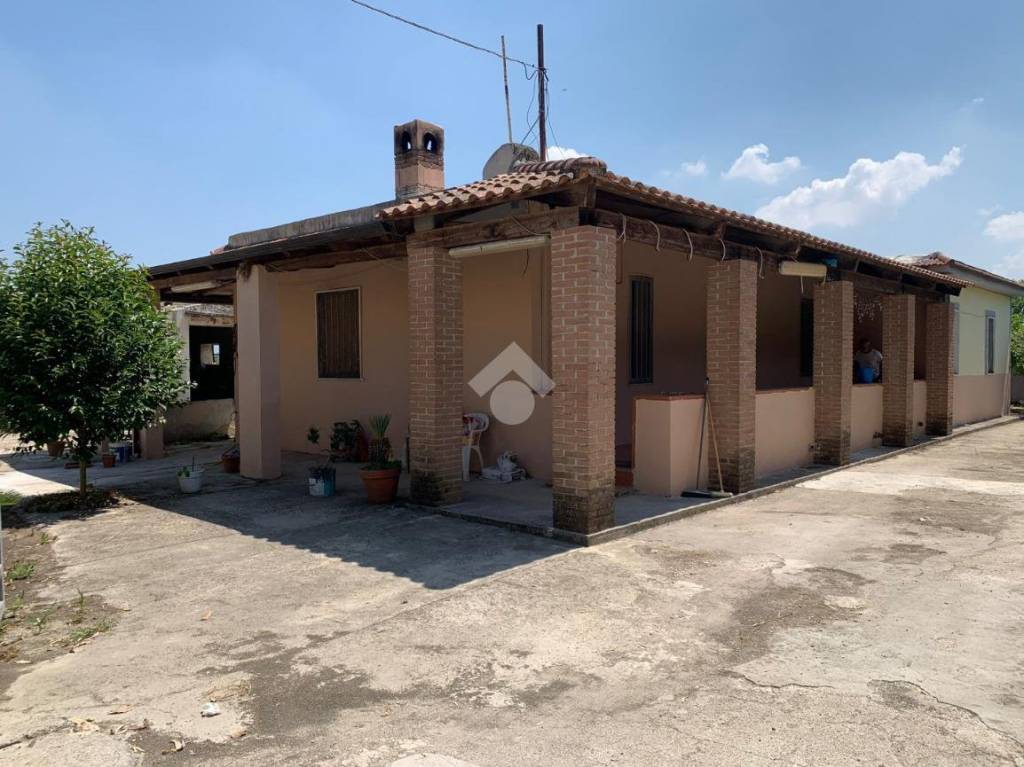 casa indipendente in vendita a Castel Volturno