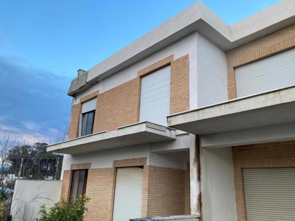 casa indipendente in vendita a Castel Volturno