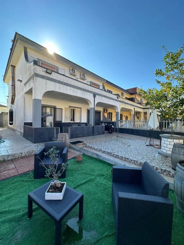 casa indipendente in vendita a Castel Volturno