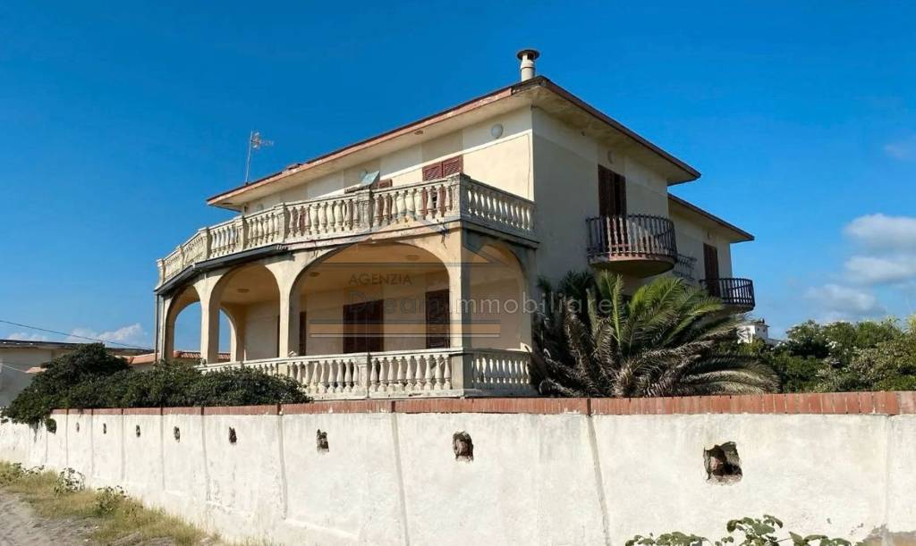 casa indipendente in vendita a Castel Volturno