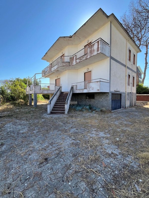 casa indipendente in vendita a Castel Volturno in zona Pineta Grande