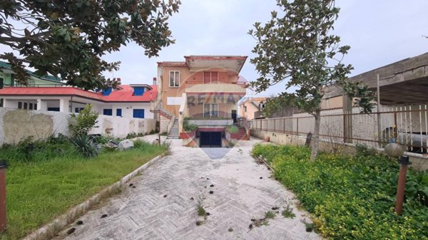 casa indipendente in vendita a Castel Volturno