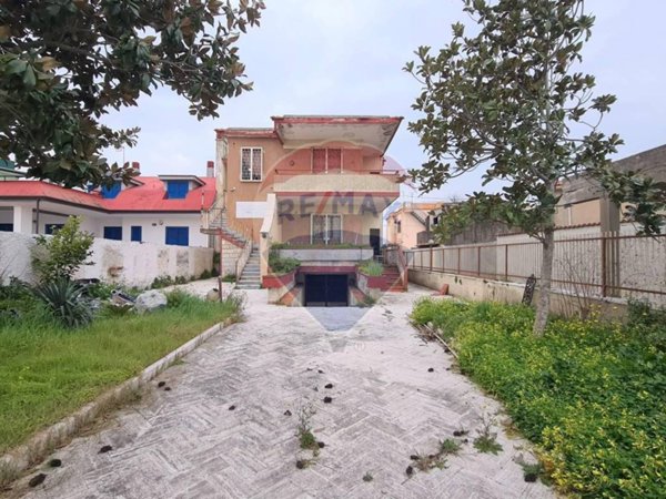casa indipendente in vendita a Castel Volturno