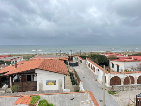 casa indipendente in vendita a Castel Volturno