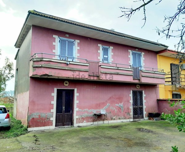 casa indipendente in vendita a Castel Volturno