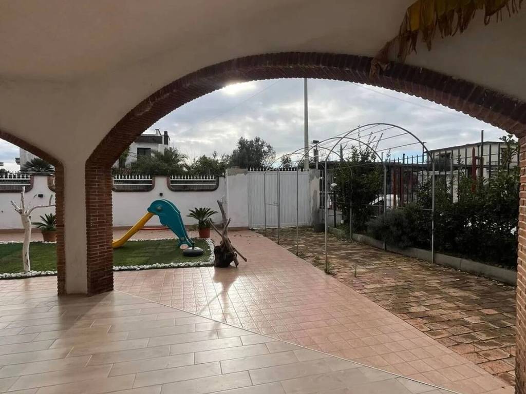 casa indipendente in vendita a Castel Volturno
