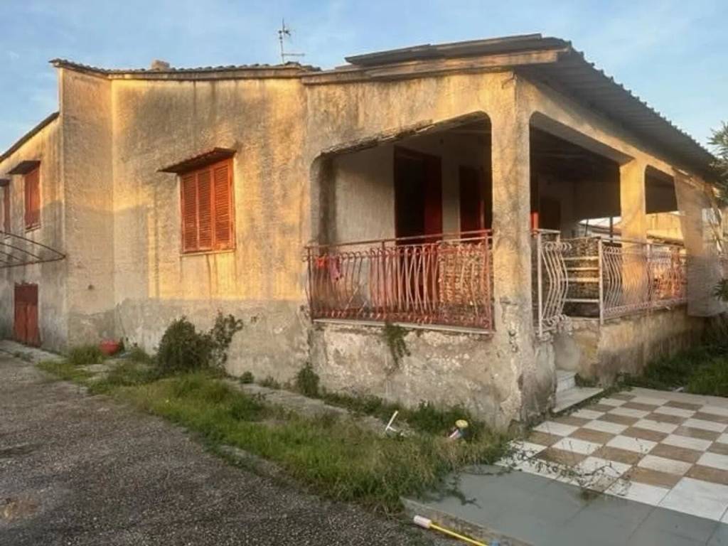 casa indipendente in vendita a Castel Volturno