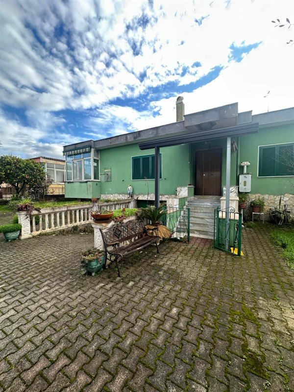 casa indipendente in vendita a Castel Volturno