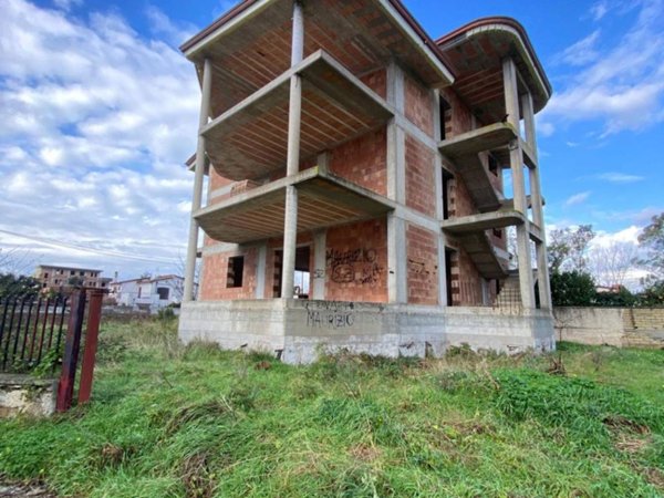 intera palazzina in vendita a Castel Volturno