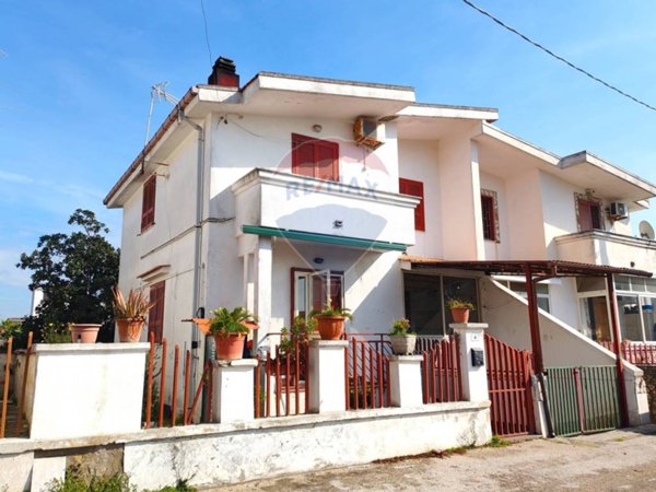 casa indipendente in vendita a Castel Volturno