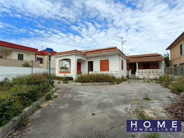 casa indipendente in vendita a Castel Volturno