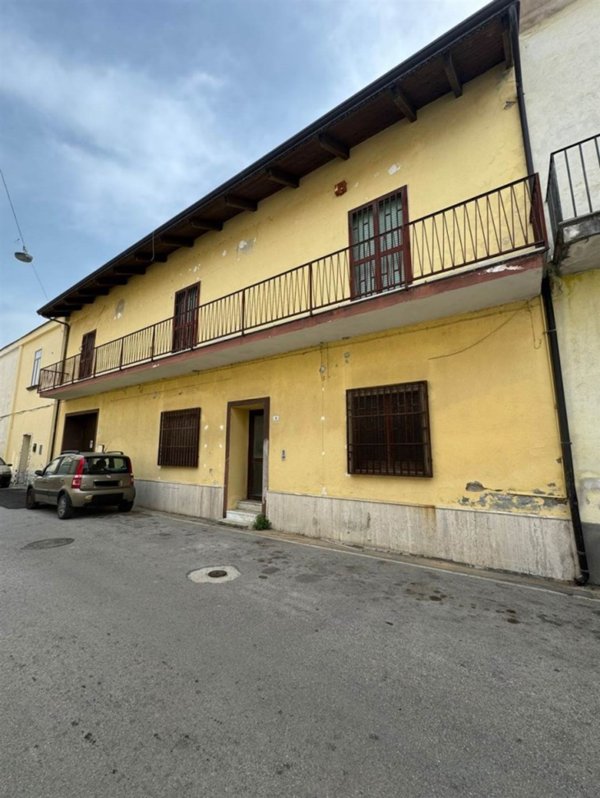 casa indipendente in vendita a Castel Volturno in zona Scatozza