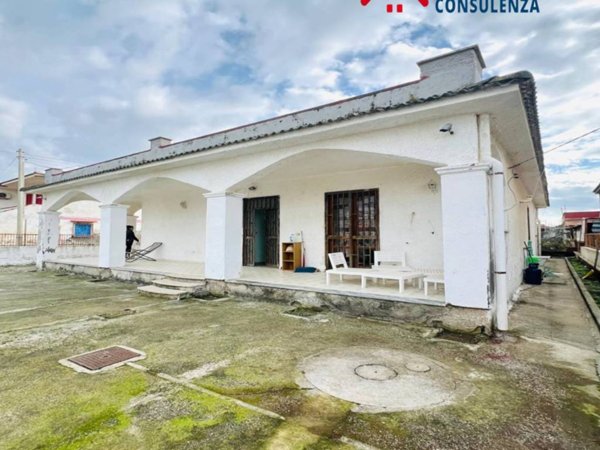 casa indipendente in vendita a Castel Volturno