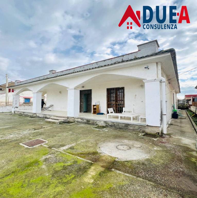 casa indipendente in vendita a Castel Volturno