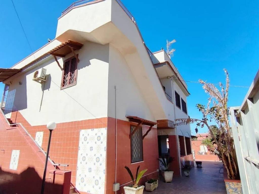 casa indipendente in vendita a Castel Volturno