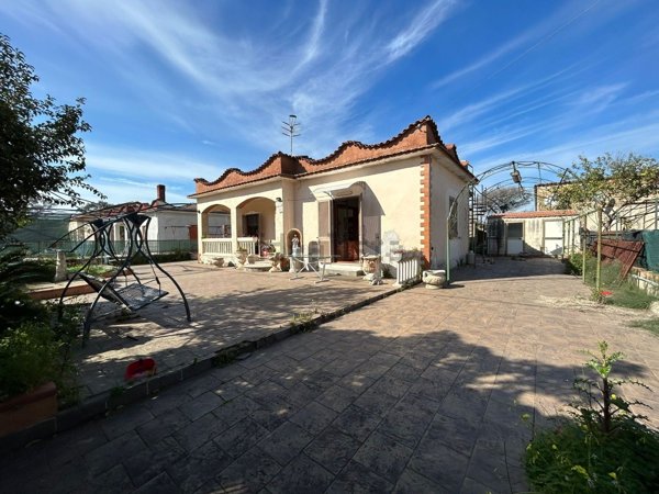 casa indipendente in vendita a Castel Volturno