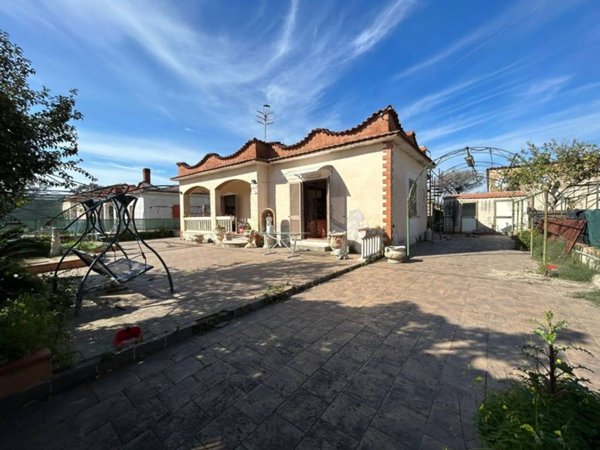 casa indipendente in vendita a Castel Volturno