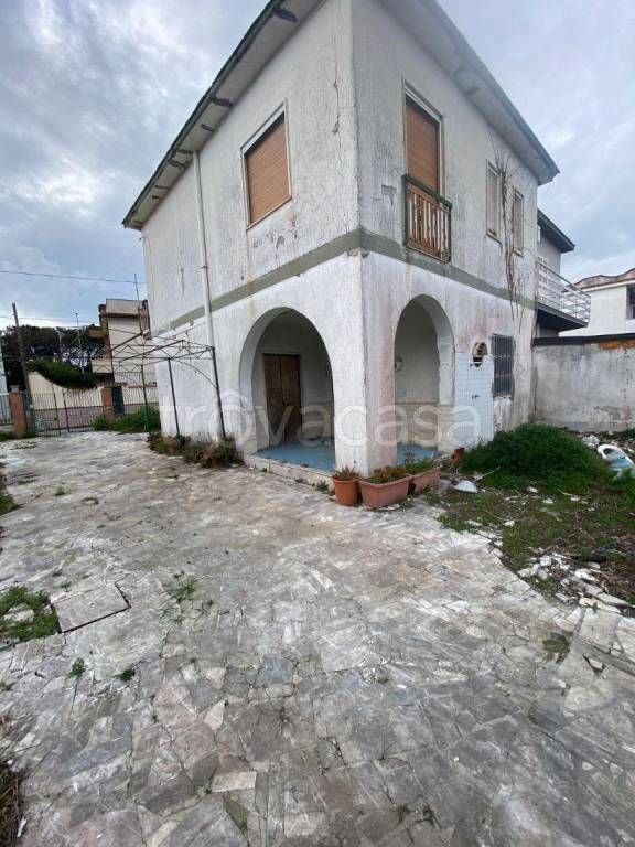 casa indipendente in vendita a Castel Volturno