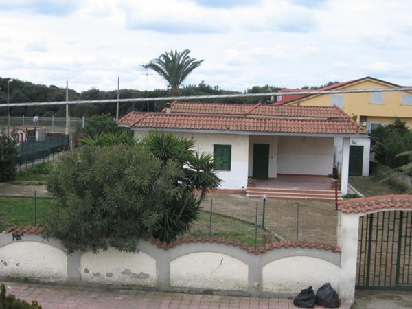 casa indipendente in vendita a Castel Volturno in zona Ischitella