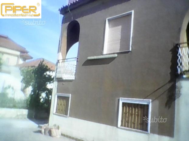 casa indipendente in vendita a Castel Volturno