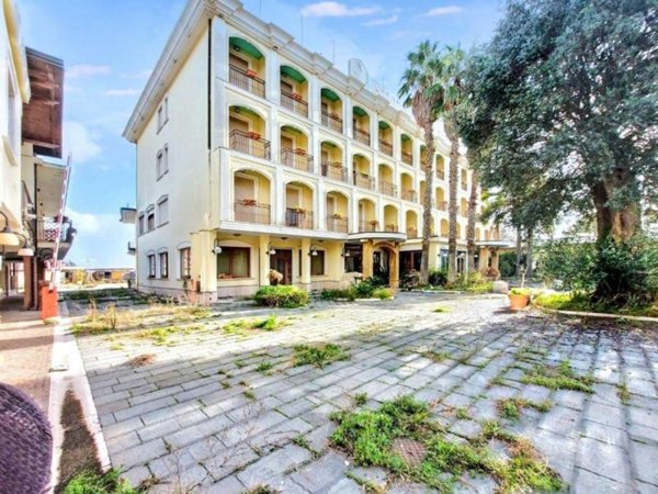 negozio in vendita a Castel Volturno