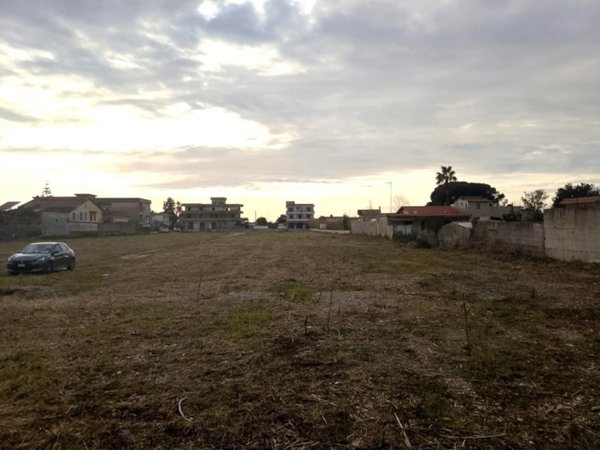 negozio in vendita a Castel Volturno