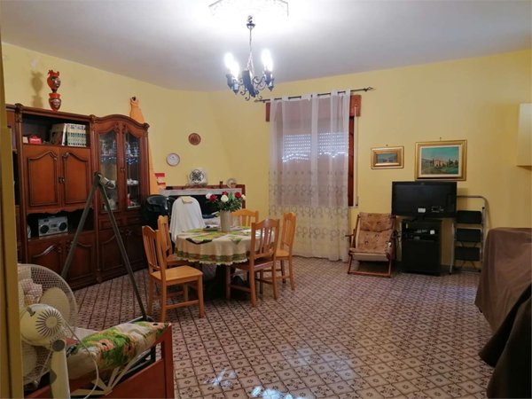 casa indipendente in vendita a Castel Volturno