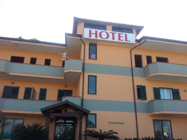 negozio in vendita a Castel Volturno