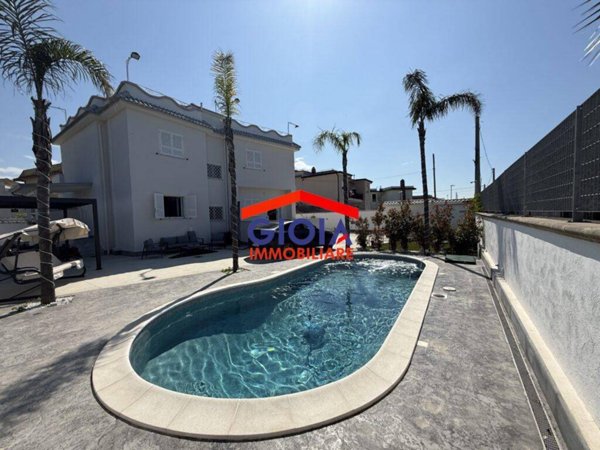 casa indipendente in vendita a Castel Volturno in zona Pineta Grande