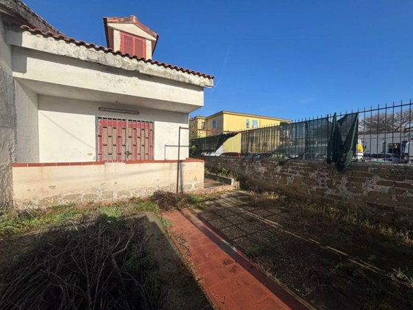 casa indipendente in vendita a Castel Volturno