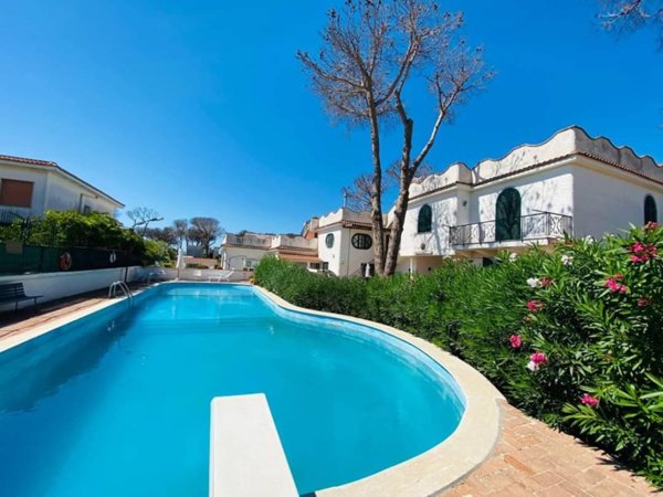 casa indipendente in vendita a Castel Volturno in zona Scatozza