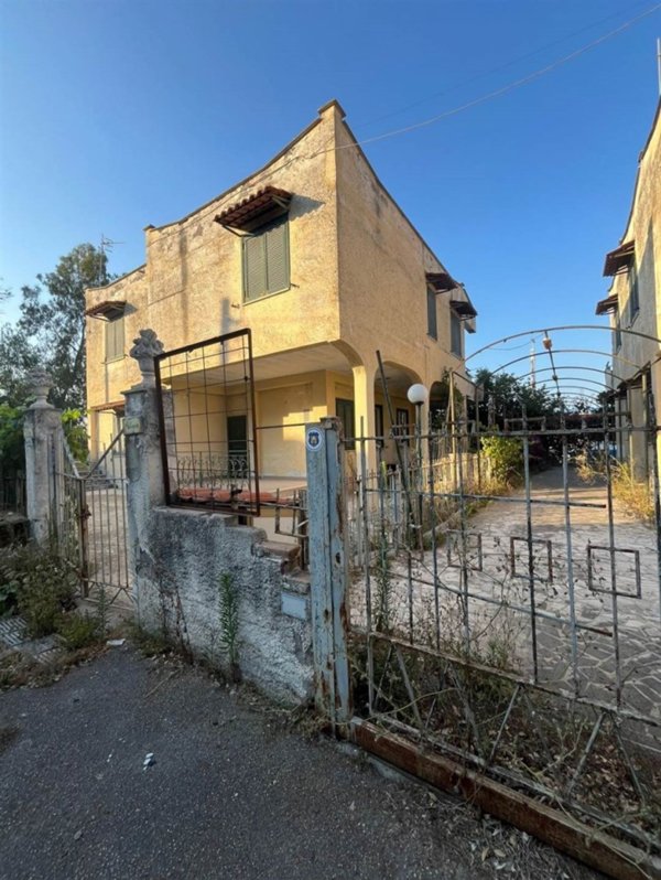 casa indipendente in vendita a Castel Volturno in zona Pineta Grande
