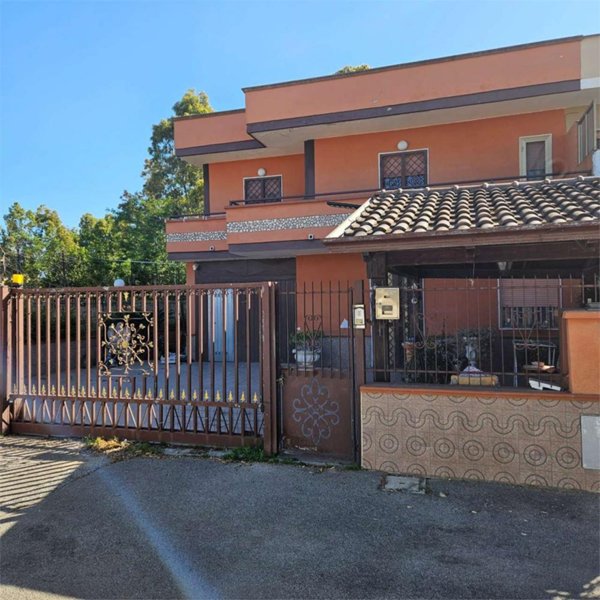 casa indipendente in vendita a Castel Volturno