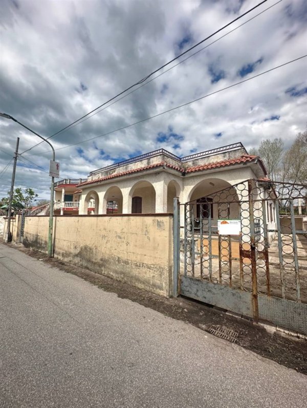 casa indipendente in vendita a Castel Volturno