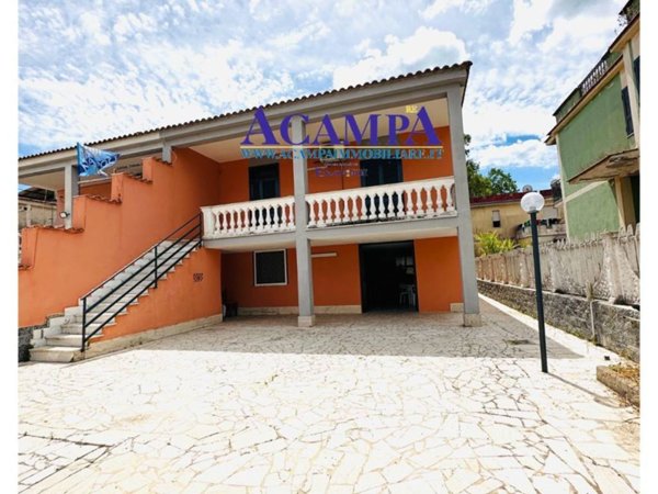 casa indipendente in vendita a Castel Volturno