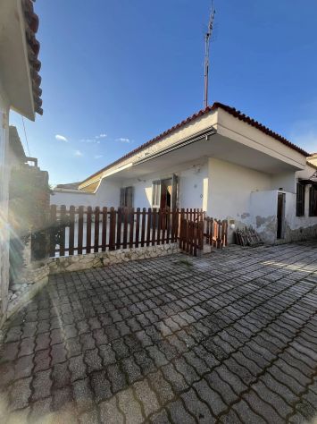 casa indipendente in vendita a Castel Volturno