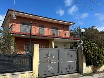casa indipendente in vendita a Castel Volturno