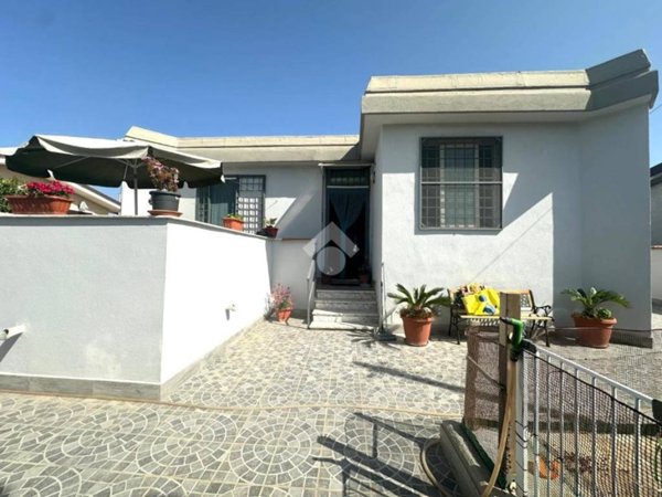 casa indipendente in vendita a Castel Volturno