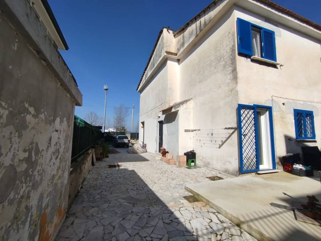 casa indipendente in vendita a Castel Volturno