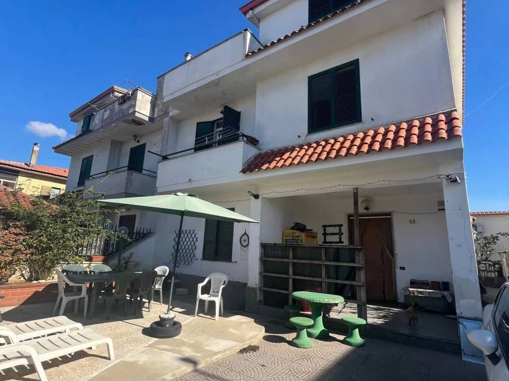 casa indipendente in vendita a Castel Volturno in zona Villaggio Coppola