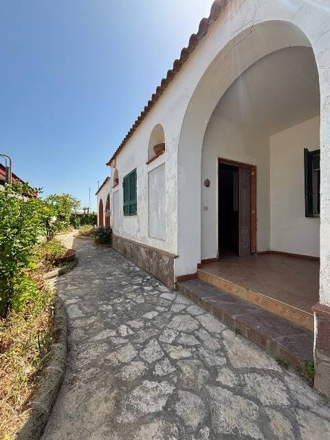 casa indipendente in vendita a Castel Volturno